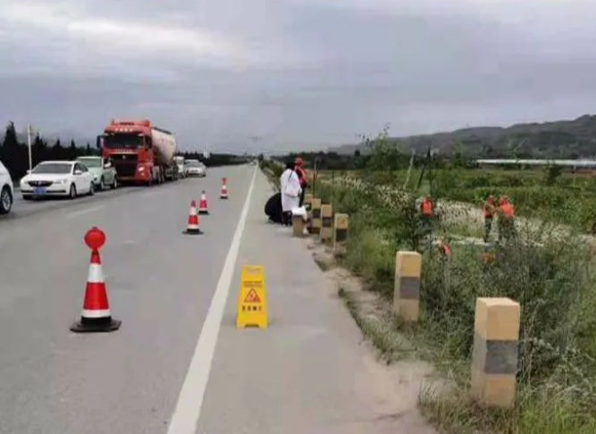 泓源城东污水处理公司组织开展四十里铺倒虹吸井溢水应急救援演练活动(图2) 泓源城东污水处理公司组织开展四十里铺倒虹吸井溢水应急救援演练活动(图2)