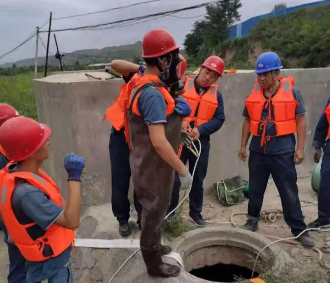 泓源城东污水处理公司组织开展四十里铺倒虹吸井溢水应急救援演练活动(图3) 泓源城东污水处理公司组织开展四十里铺倒虹吸井溢水应急救援演练活动(图3)